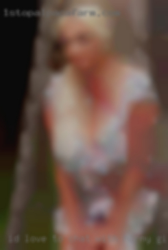 I'd love to chat and chat with horny girls see what happens!
